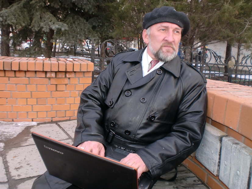 Андрей Саратов