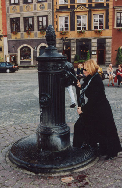 Лола Романова