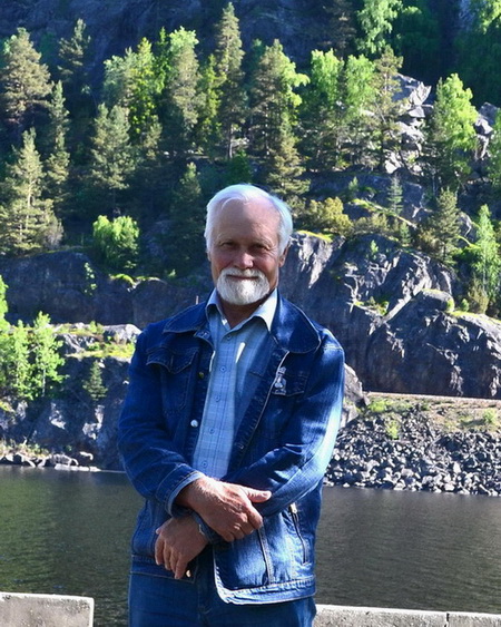 Юрий Плотт