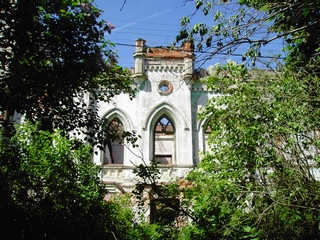 Потерянный памятник - стены и люди