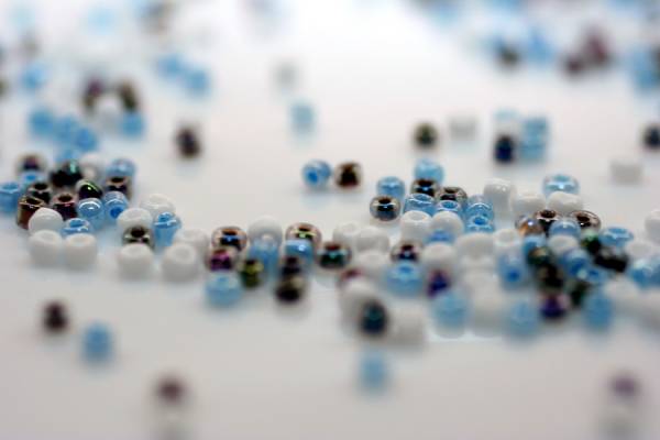 23.01.11 21:21. бисер. браслет.  5360. 1. Всем привет) Хочу показать Вам как сделать браслетик из булавок и бисера...