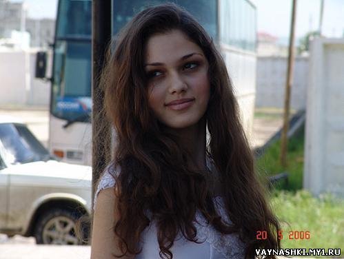oleg-trahaet-marinku-i-daet-drugim-pisayushie-kievskie-shlyuhi-foto