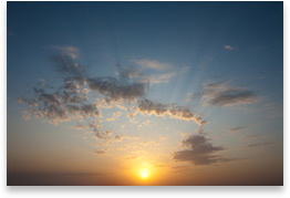 Лучик света на закате, вечер-