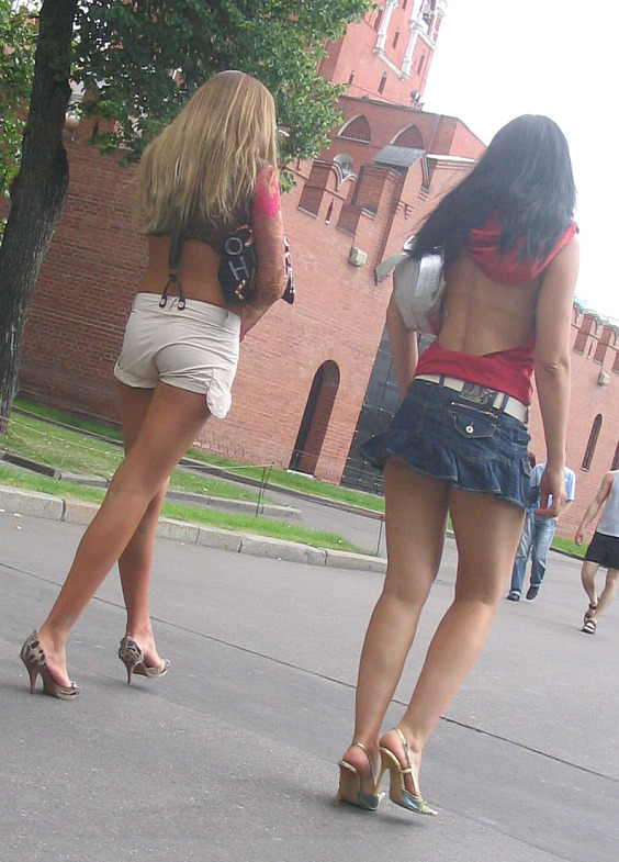 foto-kachestvo-zhenskie-nozhki-na-ulitse-moskvi-trahayut-zhopu-narezka