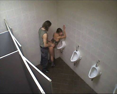 Секс С Лаурой Уиггинс В Туалете – Бесстыжие (2011)